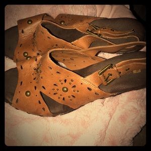Brown leather white mountain sandal